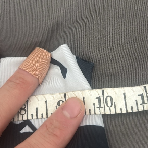 NWT ADIDAS Tight Fit High Rise Coupe Moulante Sport Pants. Size XS - Picture 9 of 9